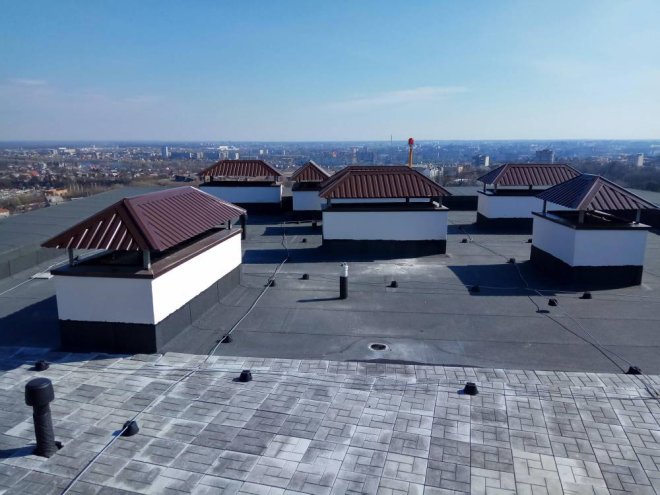 How to Locate Leaks on Flat Roofing